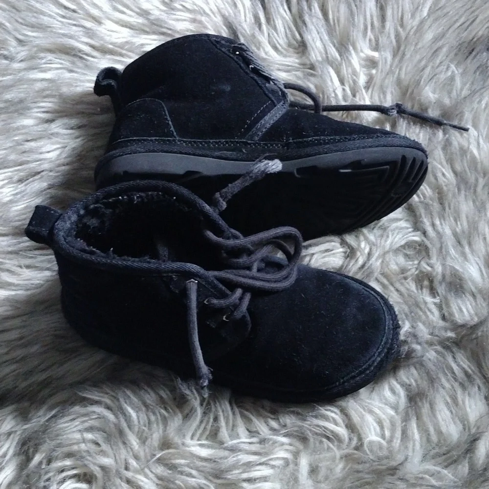 UGG elegant black